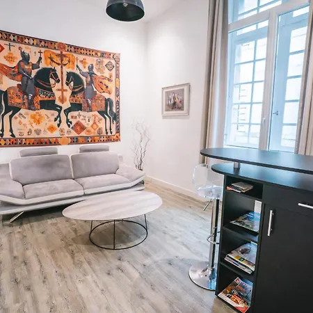 Spacieux & Confortable Au Coeur Du Centre-ville-aq 아파트 *