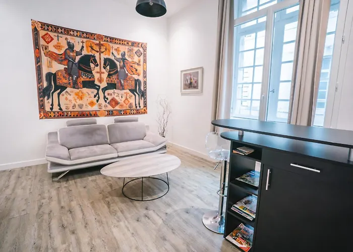 Spacieux & Confortable Au Coeur Du Centre-ville-aq 아파트 *