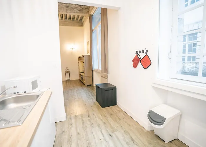 Spacieux & Confortable Au Coeur Du Centre-ville-aq 아파트