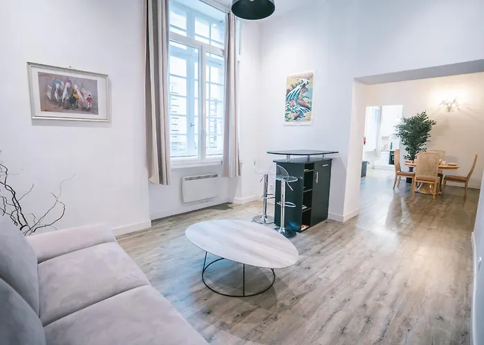 Spacieux & Confortable Au Coeur Du Centre-ville-aq 아파트
